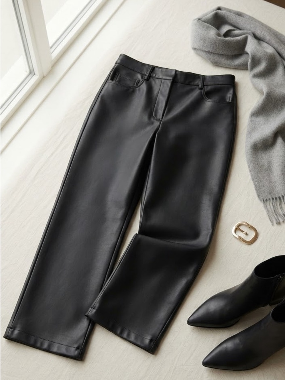 Aritzia Wilfred Melina Cropped Vegan Leather Pants Black Size 4
